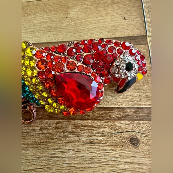 Multicolored Brilliant Crystal Macaw Parrot Brooch Pin, Rose Gold Metal Finish - Picture 4 of 5